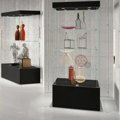 Glasmontre Athene 120 cm, m. 1 hylde