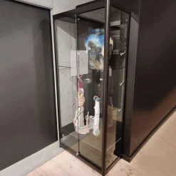Glasvitrine Allum m/låsbare skydelåger