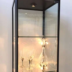 Glasvitrine Allum. m/lys og 4 hylder