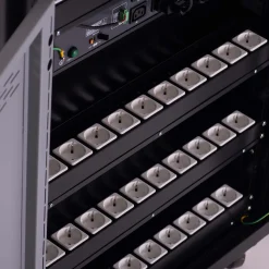 Ipad-vogn med 40 rum til tablets, mobil mm, på hjul