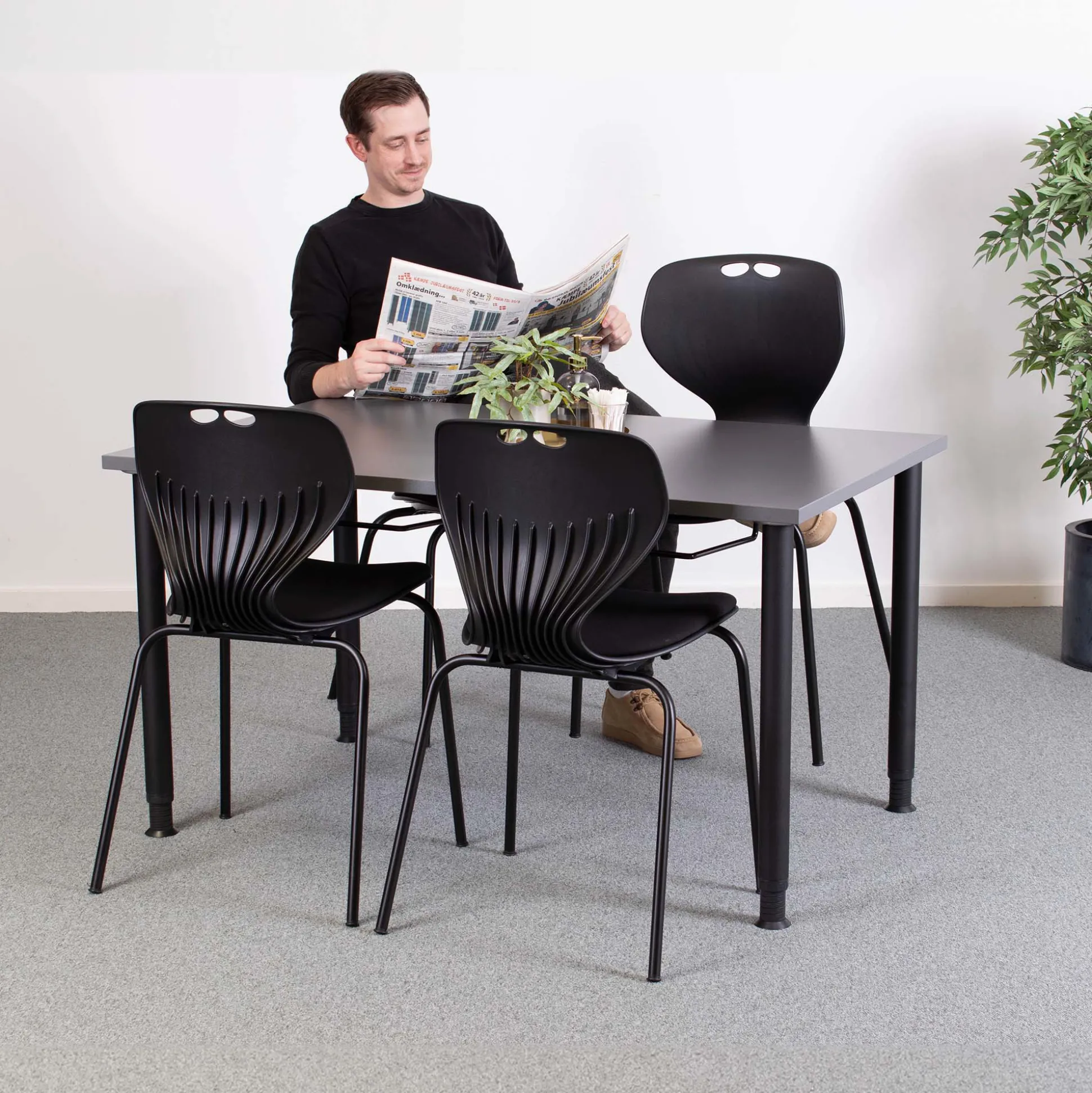 Kantinestol Oporto Mata, sort stel