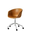 Kontorstol HAY AAC 53, blank/cognac læder
