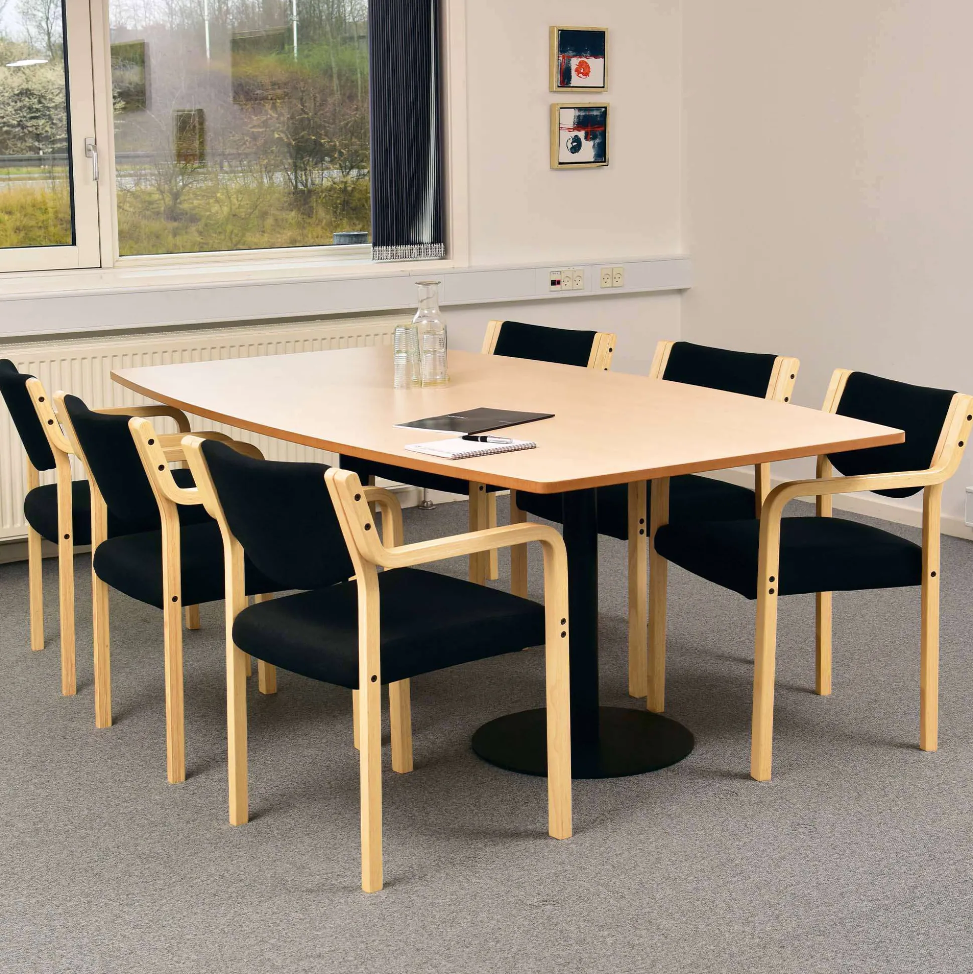 Mødebord/konferencebord Van Doren med 6 Scandic Q stole