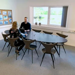 Mødesæt Eclipse bord + 8 stole