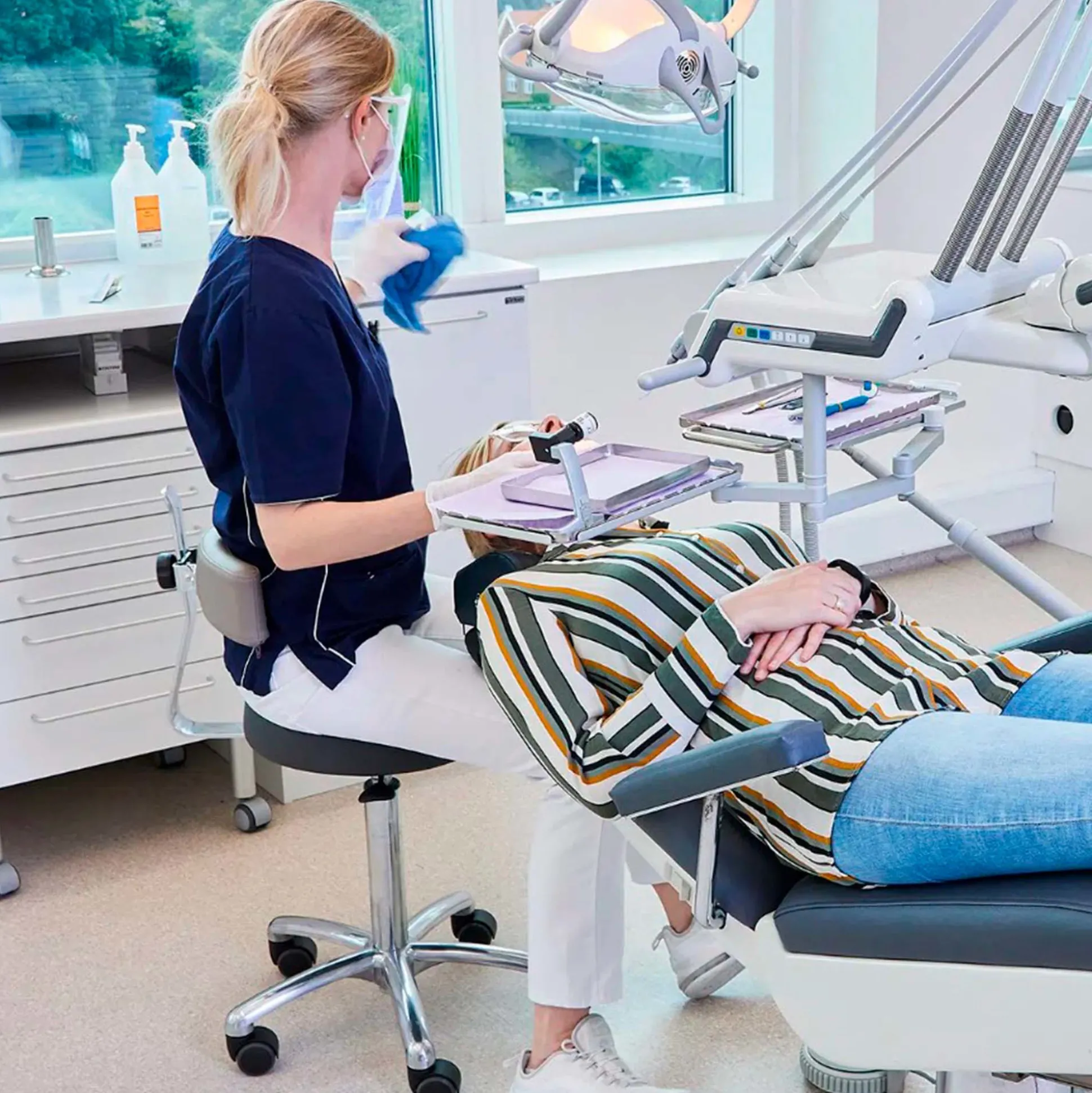 Taburet Round høj mørkegrå/sand ryglæn